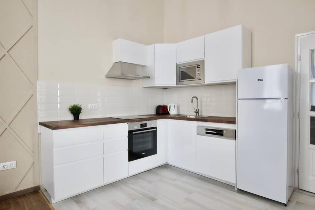 בודפשט Premium Apartment By Hi5-Vaci Str. 3 Bedroom מראה חיצוני תמונה