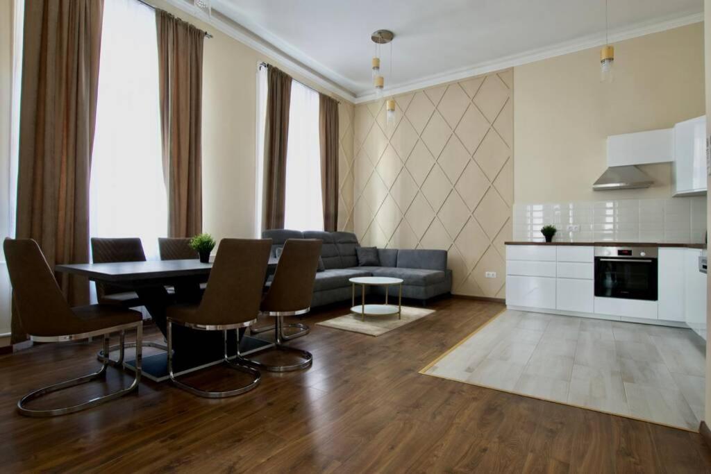 בודפשט Premium Apartment By Hi5-Vaci Str. 3 Bedroom מראה חיצוני תמונה